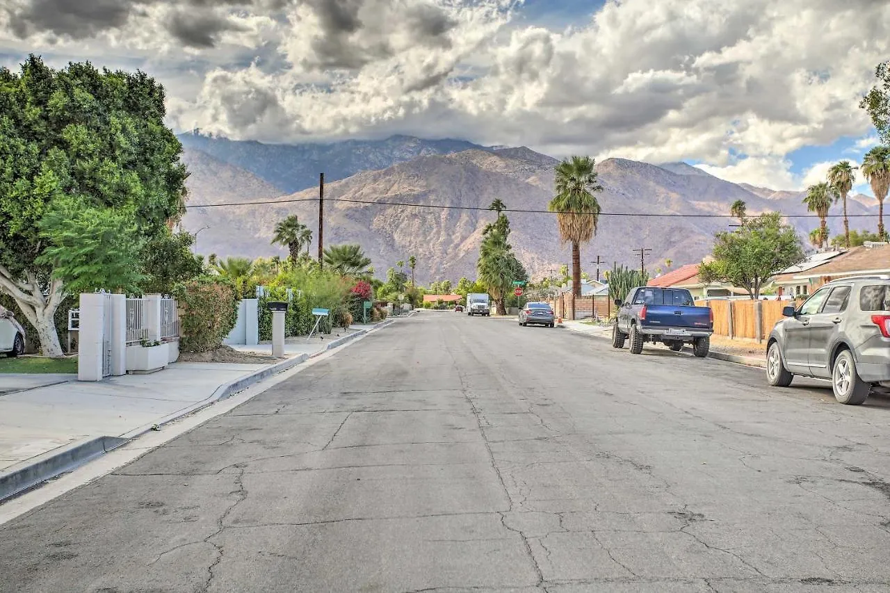 Nyaraló Chic Palm Springs Home With Patio, Grill And Yard