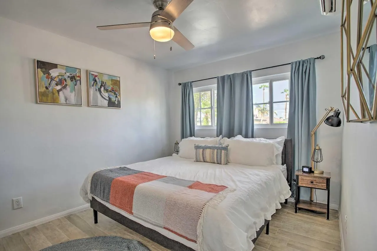 Chic Palm Springs Home With Patio, Grill And Yard Nyaraló