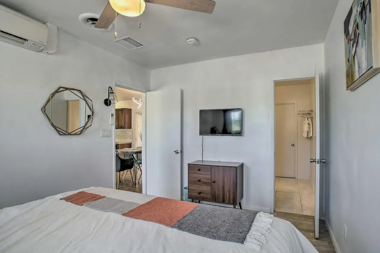 Chic Palm Springs Home With Patio, Grill And Yard