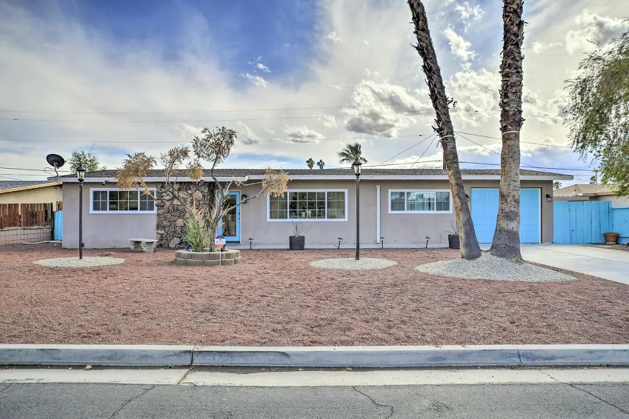 Chic Palm Springs Home With Patio, Grill And Yard 0*,  Amerikai Egyesült Államok